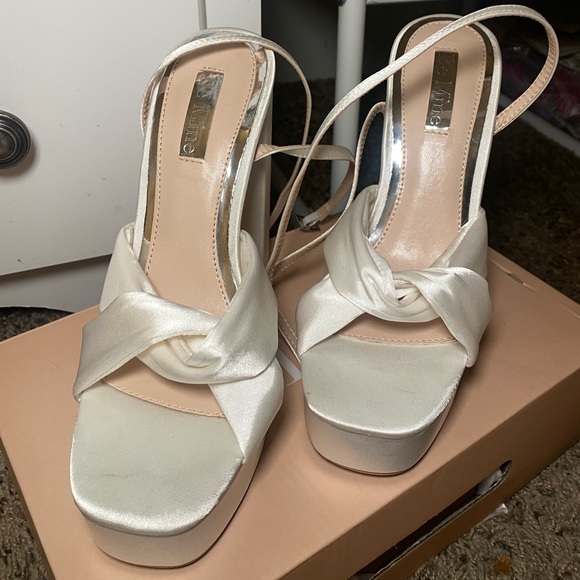 Be Mine Margot platform heeled sandals in Ivory Satin - Picture 4 of 6
